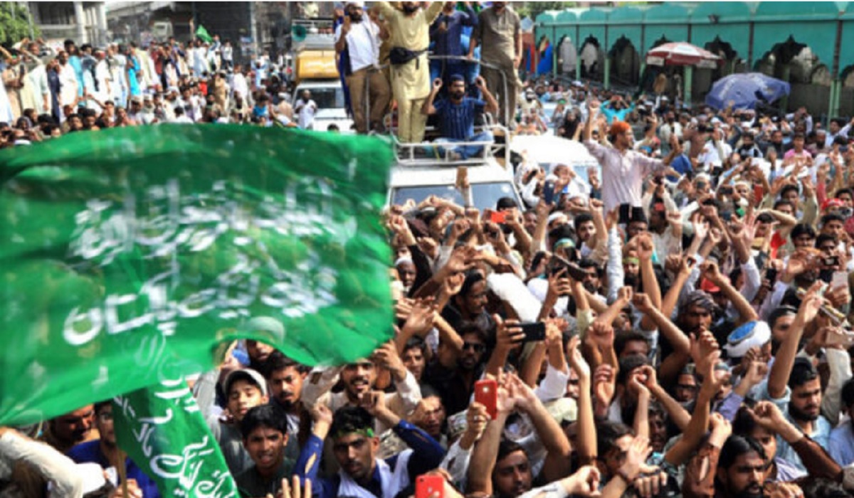 Deadly clashes continue as banned Pakistan party protests